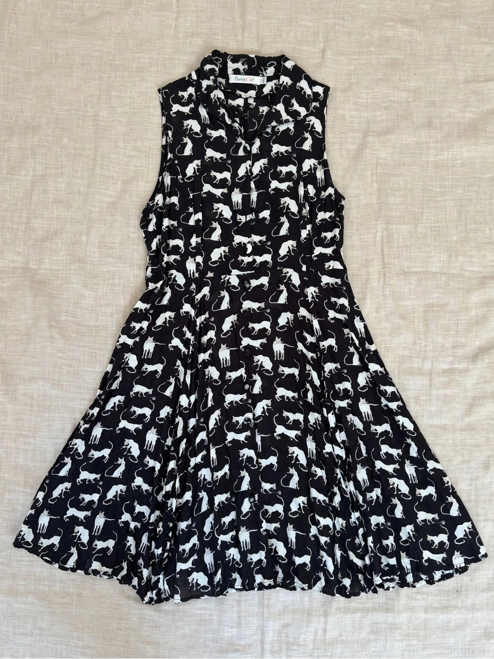 Sunny Girl Black and White Cat Print Button-Up Blouse women’s size large
